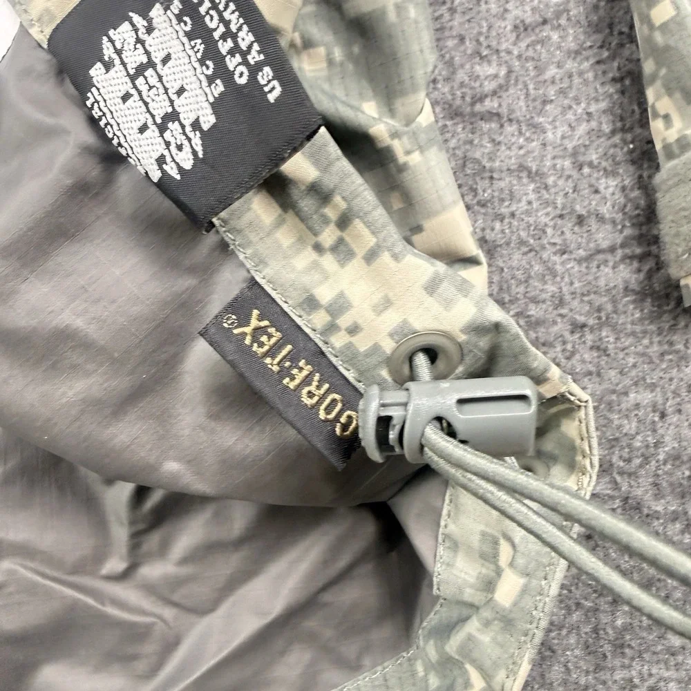 US Military Gen III Extreme Cold Wet Weather Jacket Gore Tex Digital Camo MEDIUM